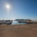 Apartment Center Sea